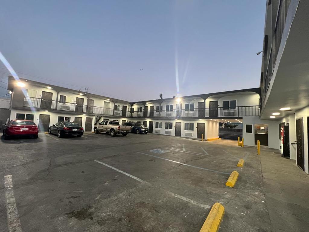 Lux Inn Los Angeles Exterior photo